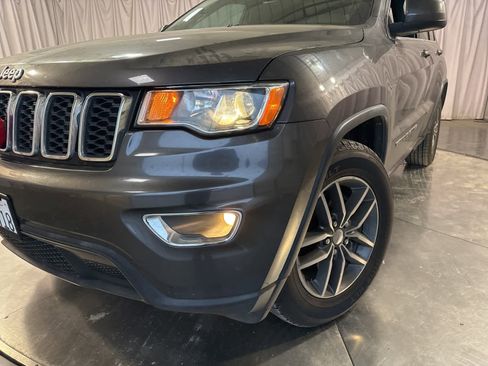 Used 2018 Jeep Grand Cherokee Laredo image 11
