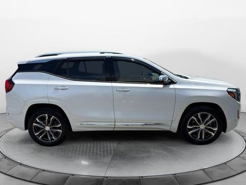Used 2020 GMC Terrain Denali w/ Denali Premium Package FWD image 2