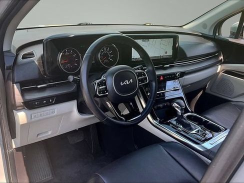 Used 2022 Kia Carnival EX FWD image 17