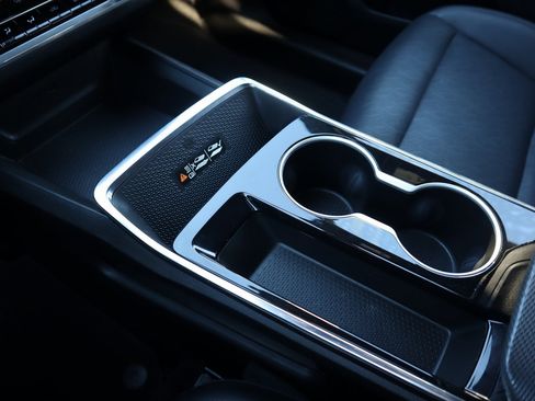 Used 2025 Chevrolet Equinox LT w/ Convenience Package II image 31