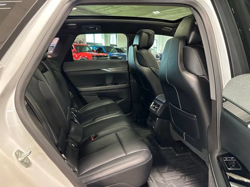 Used 2025 Cadillac Optiq Luxury 2 w/ LPO, Floor Liner Package AWD/4WD image 38