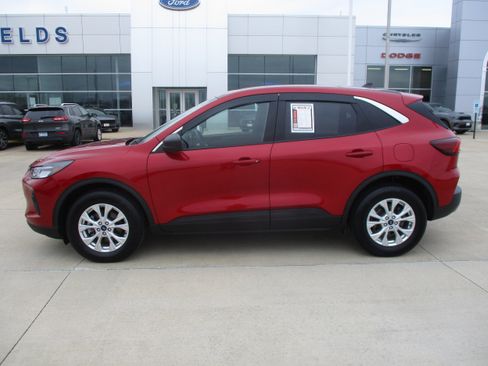 Used 2023 Ford Escape Active w/ Tech Pack #1 AWD/4WD image 3