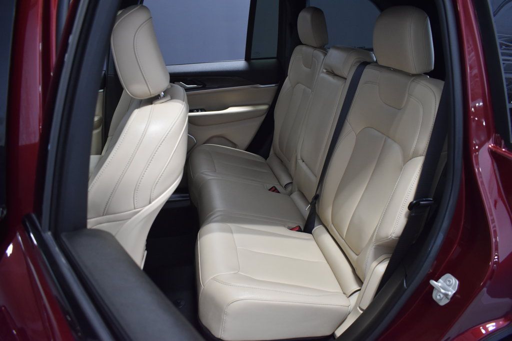 Used 2024 Jeep Grand Cherokee Limited RWD image 35