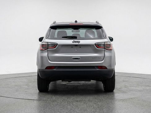 Used 2025 Jeep Compass Limited image 7