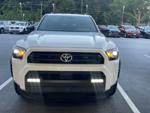 Used 2025 Toyota 4Runner SR5 AWD/4WD image 3