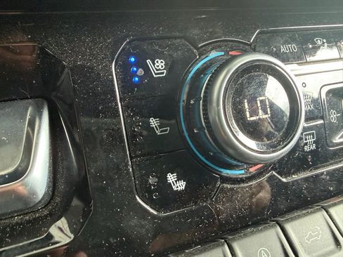 Used 2023 GMC Sierra 1500 AT4 w/ AT4 Preferred Package image 14