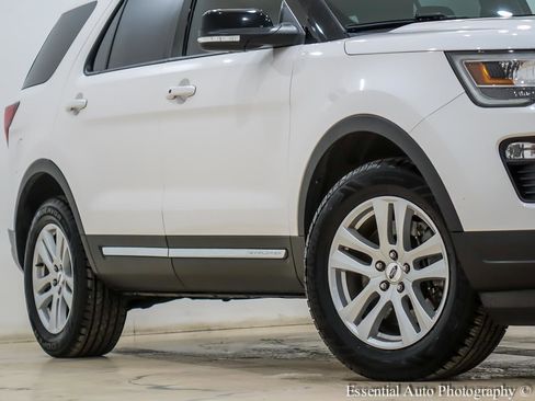 Used 2018 Ford Explorer XLT w/ Equipment Group 202A image 4