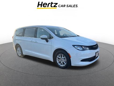 Used 2023 Chrysler Voyager LX image 1