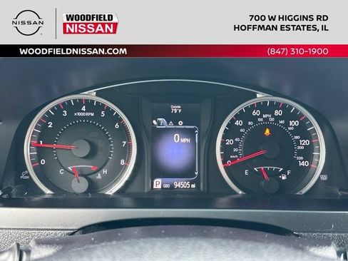Used 2015 Toyota Camry SE w/ Moonroof Package FWD image 40