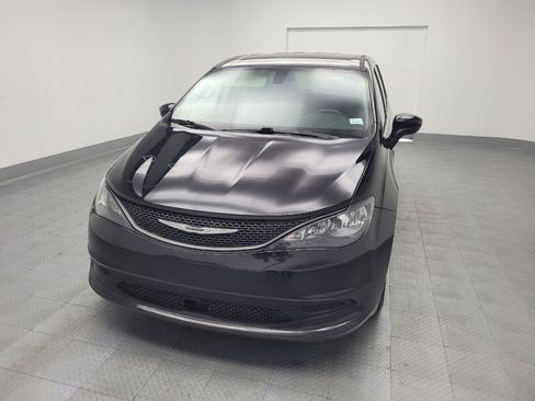 Used 2022 Chrysler Voyager LX image 15