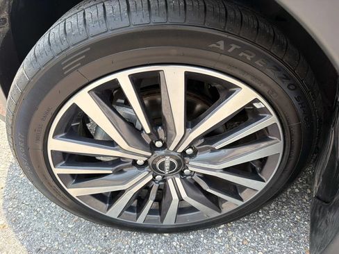 Used 2023 Nissan Kicks SV FWD image 11