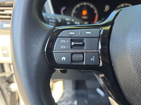 Used 2025 Honda Pilot EX-L image 18