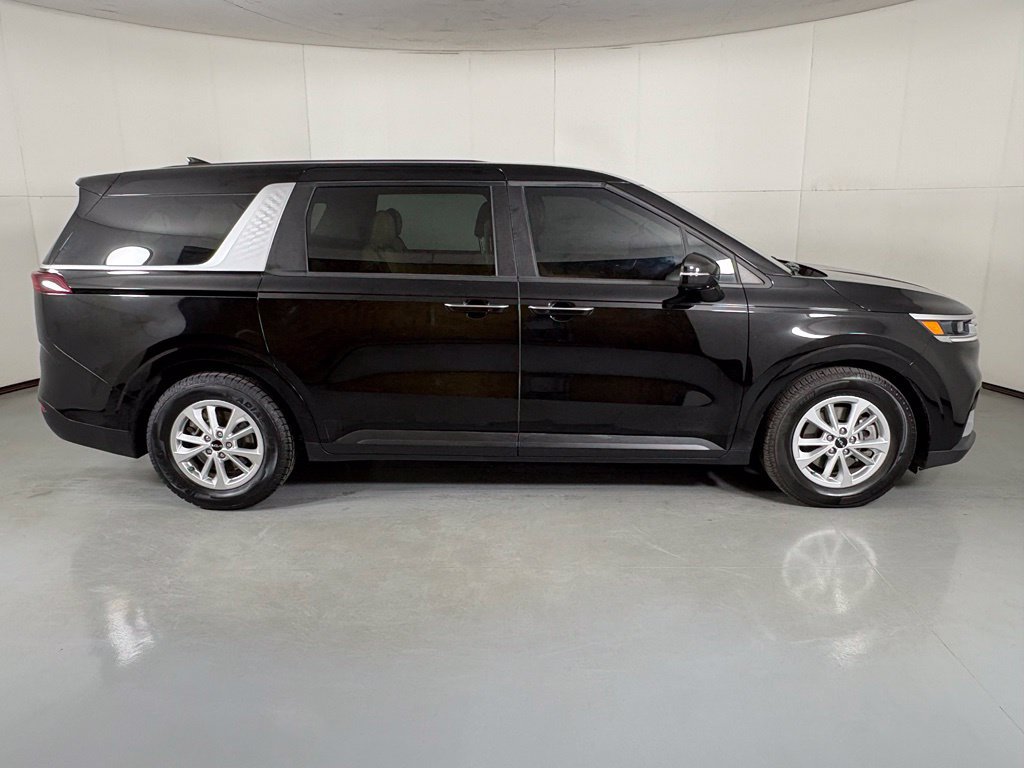 Used 2022 Kia Carnival LX FWD image 9