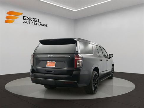 Used 2022 Chevrolet Suburban RST w/ Luxury Package image 5