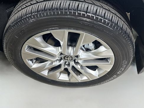 Used 2024 Toyota RAV4 XLE Premium FWD image 31