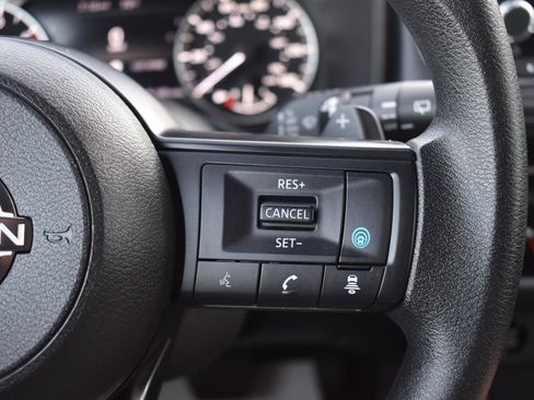 Used 2024 Nissan Rogue SV image 34