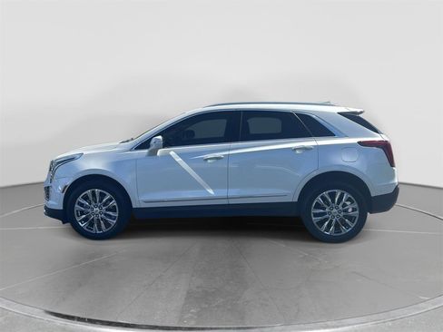 Used 2022 Cadillac XT5 Premium Luxury w/ Platinum Package FWD image 2