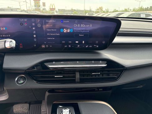 Used 2025 Buick Enclave Avenir w/ Super Cruise Package image 14