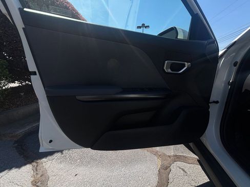 Used 2025 Kia K4 LXS image 18