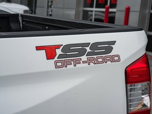 Used 2016 Toyota Tundra SR5 w/ SR5 Upgrade Package image 15