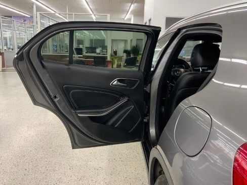 Used 2018 Mercedes-Benz GLA 250 4MATIC image 31