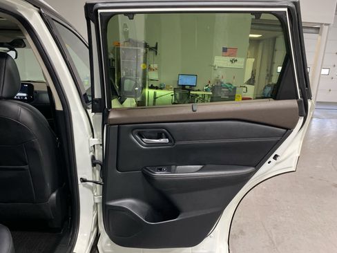 Used 2023 Nissan Rogue SL w/ SL Premium Package image 26