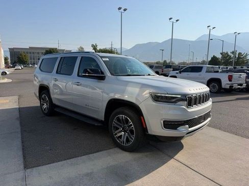 Used 2025 Jeep Wagoneer L Series II AWD/4WD image 3