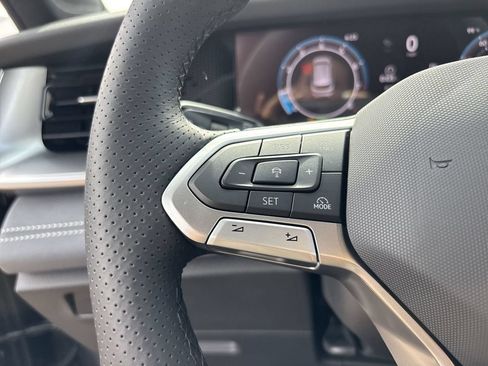 New 2026 Volkswagen Tiguan SE R-Line FWD image 20