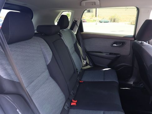 Used 2023 Nissan Rogue SV image 18