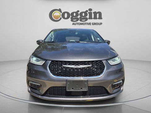 Used 2023 Chrysler Pacifica Touring-L FWD image 8