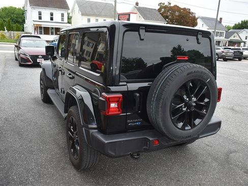 Used 2025 Jeep Wrangler Unlimited Sahara AWD/4WD image 6