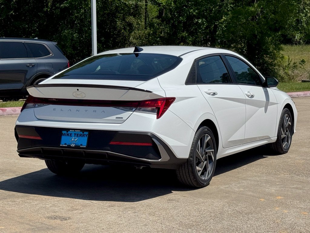 New 2025 Hyundai Elantra SEL FWD image 12