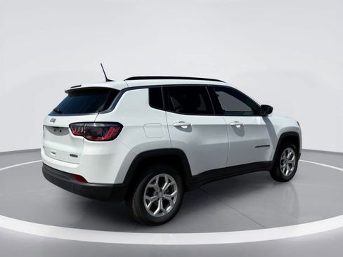 Used 2024 Jeep Compass Latitude AWD/4WD image 5