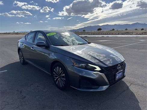 Used 2023 Nissan Altima 2.5 SV image 3
