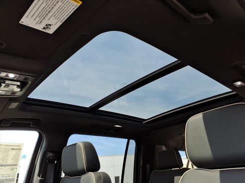 New 2026 Chevrolet Suburban Premier image 6