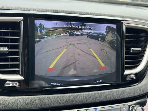 Used 2025 Chrysler Pacifica Select FWD image 30