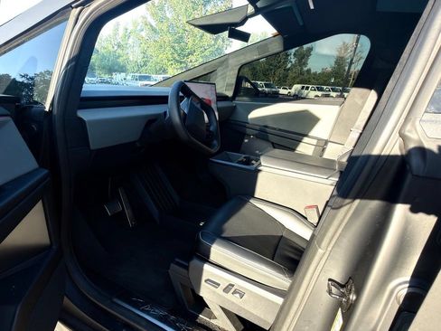 Used 2025 Tesla Cybertruck AWD Crew Cab image 20
