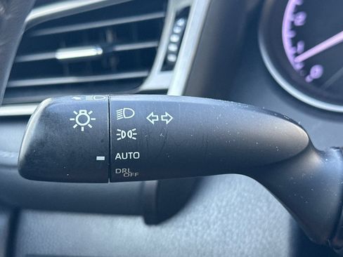 Used 2021 Toyota Camry SE FWD image 35