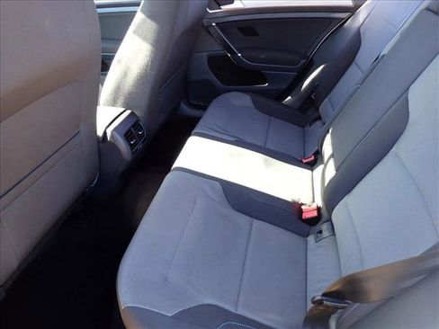 Used 2015 Volkswagen e-Golf Limited Edition image 9