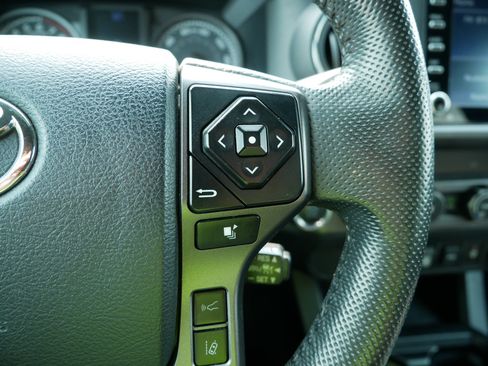 Used 2020 Toyota Tacoma TRD Off-Road AWD/4WD image 30