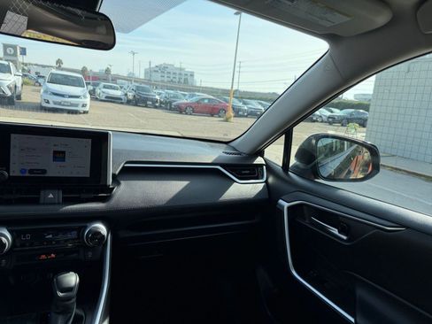 Used 2025 Toyota RAV4 XLE image 36