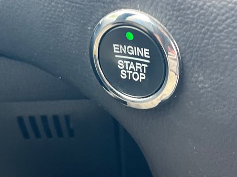 Used 2023 Ford Edge Titanium image 19