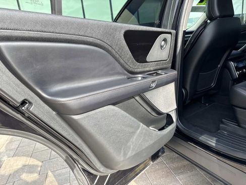 Used 2022 Lincoln Aviator Reserve w/ Equipment Group 201A image 17