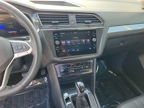 Used 2024 Volkswagen Tiguan SE AWD/4WD image 25