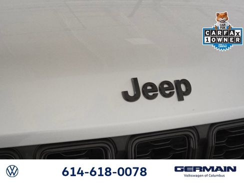 Used 2024 Jeep Grand Cherokee Limited w/ Black Appearance Package AWD/4WD image 17