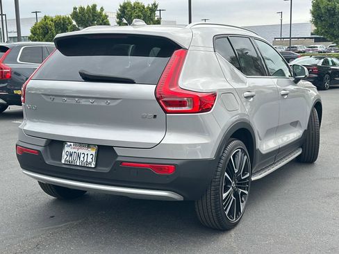 Certified 2024 Volvo XC40 B5 Ultimate w/ Climate Package image 4