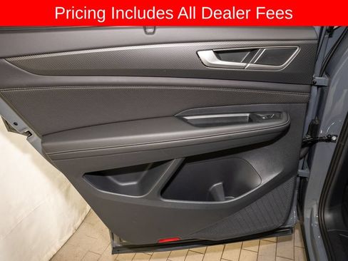 Used 2025 Volkswagen Atlas Cross Sport SEL R-Line AWD/4WD image 12