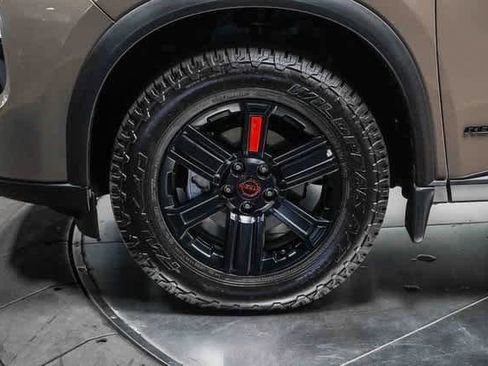 Used 2025 Nissan Rogue SV image 9