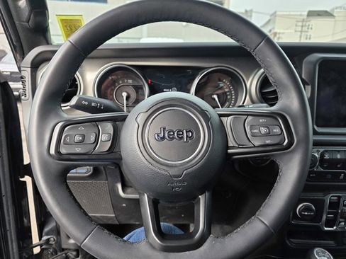 Used 2023 Jeep Wrangler Unlimited w/ Sun & Screen Package image 4