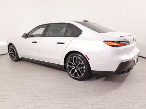 Used 2025 BMW 740i xDrive w/ Executive Package AWD/4WD image 18
